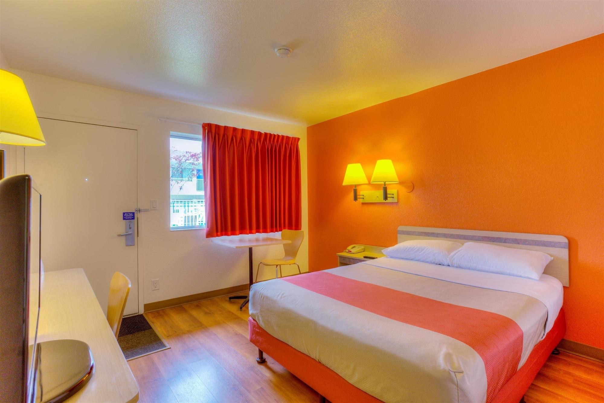 Motel 6-Troutdale, Or - Portland East エクステリア 写真