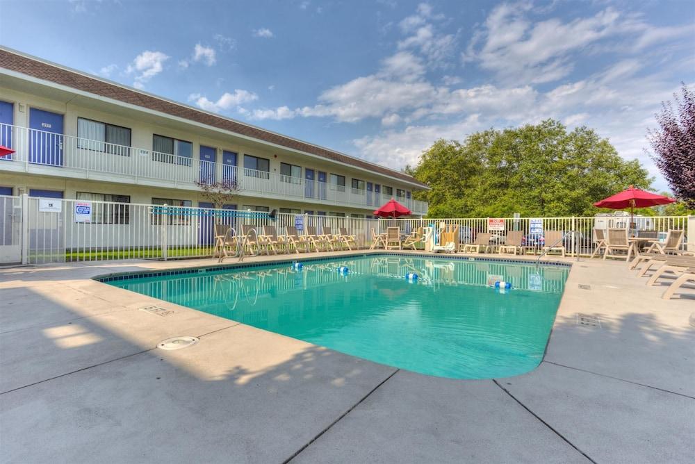 Motel 6-Troutdale, Or - Portland East エクステリア 写真