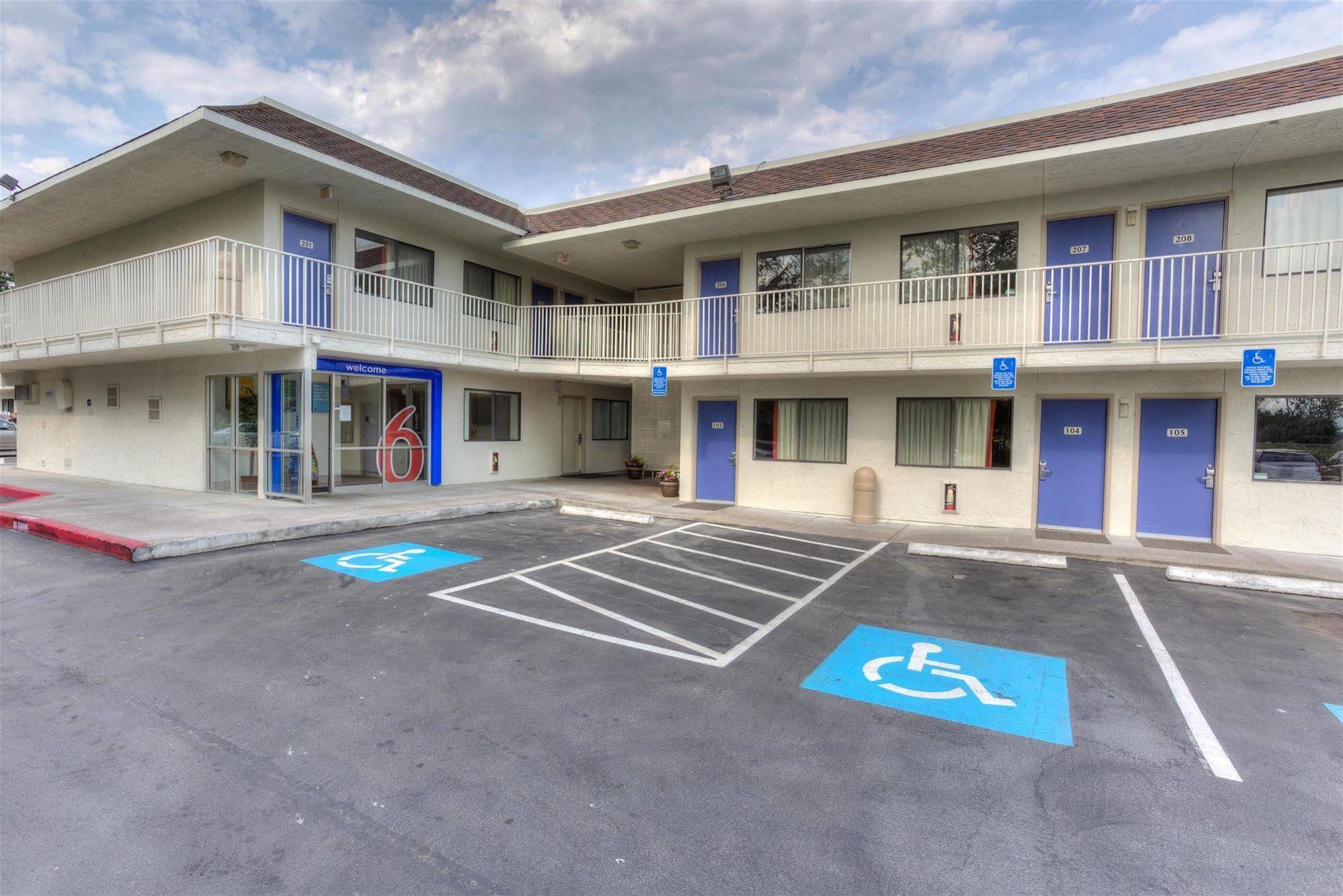 Motel 6-Troutdale, Or - Portland East エクステリア 写真
