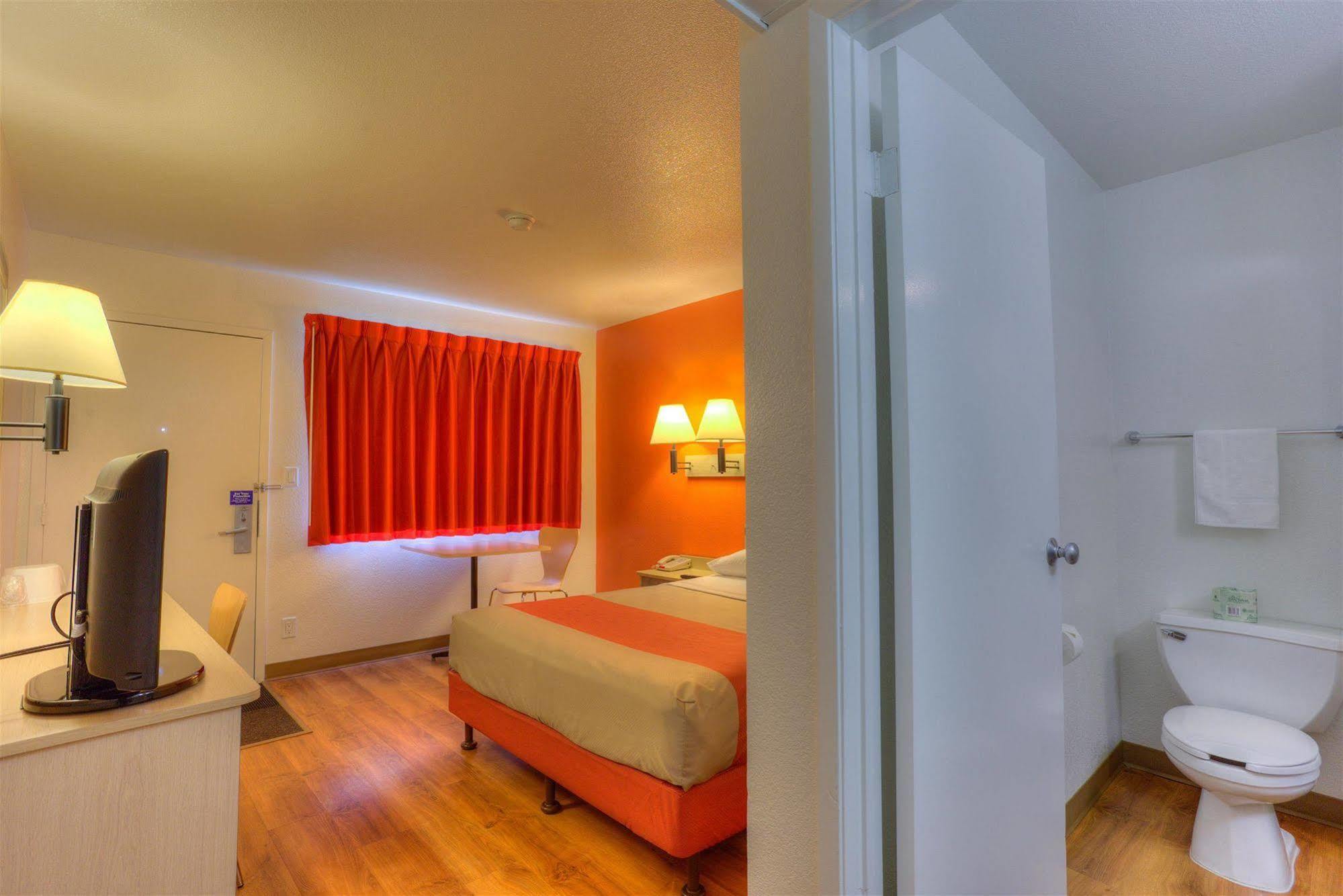 Motel 6-Troutdale, Or - Portland East エクステリア 写真